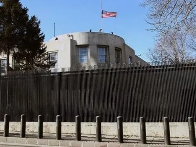 Посольство США в Турции полностью возобновит выдачу виз