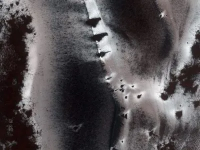 NASA опубликовало снимки зимнего Марса