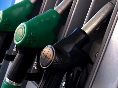 Эксперт пояснил, почему “мишенью” АМКУ постоянно становятся одни и те же операторы рынка топлива