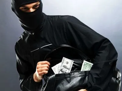 В Харькове неизвестные напали на мужчину и забрали 30 тыс. долларов