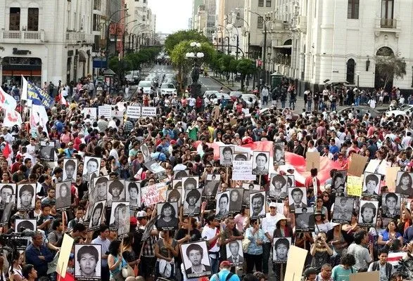 Протесты в Перу переросли в столкновения с полицией