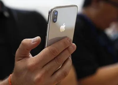 Apple извинилась за то, что замедляла смартфоны старых моделей