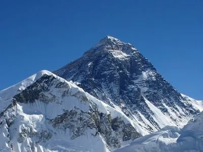 Непал запретил альпинистам подниматься на Эверест в одиночку