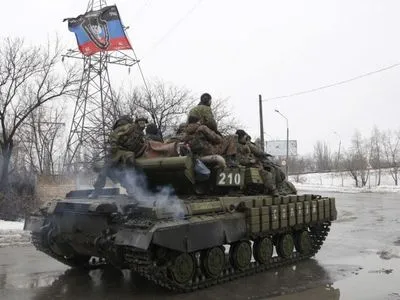 У бойовиків "ДНР" під час навчань згоріли двигуни на двох танках - розвідка