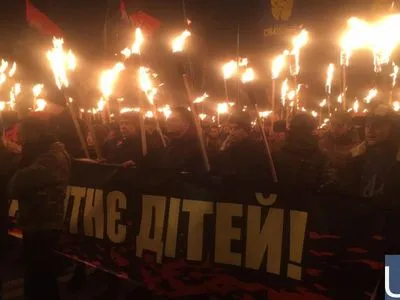 Факельное шествие в Киеве: полиция сообщила о несколько сотен активистов