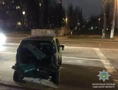 ДТП на угнанном авто в Одессе: два человека травмированы