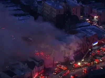 В Нью-Йорке горит многоэтажка, 12 пострадавших