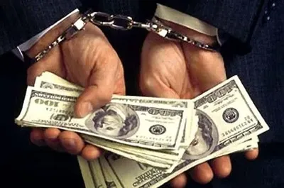 На Дніпропетровщині поліцейського затримали під час отримання хабара в 1000 доларів