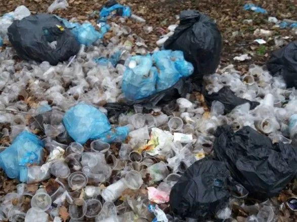 Свалку пластиковых стаканчиков обнаружили в Кропивницком