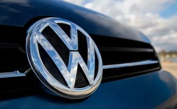 Volkswagen та Adidas відкинули обвинувачення у торгівлі з Кримом