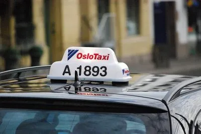 На Новый год пьяный мужчина объехал три страны на такси