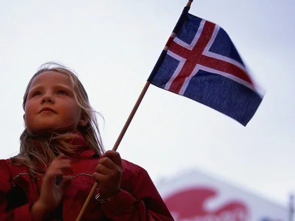 В Ісландії заборонили платити жінкам меншу зарплату, ніж чоловікам