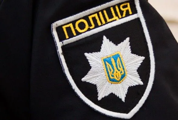 Поліція заперечила повідомлення про вогнепальне поранення жінки на зупинці у Львові