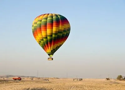 У Єгипті впала повітряна куля з туристами