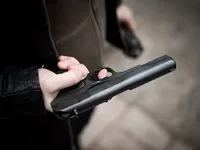 В московском метро пассажир открыл стрельбу