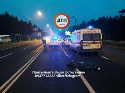 В Киеве водитель на переходе насмерть сбил женщину