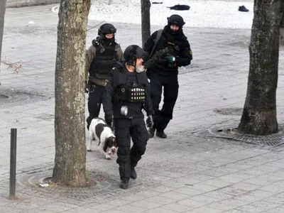 Полиция рассматривает версию о взрыве ручной гранаты возле метро в Стокгольме