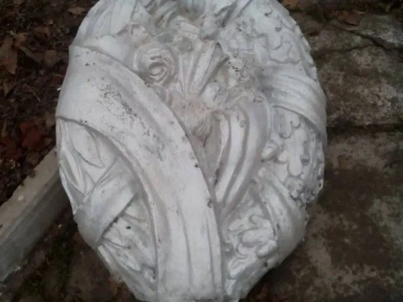 Неизвестные повредили памятник воинам Второй мировой в Кировоградской области