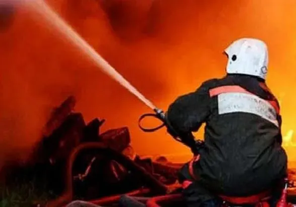 В Києві підчас гасіння пожежі рятувальники знайшли тіло жінки