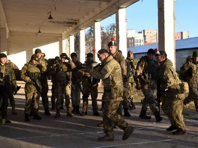 Британские инструкторы в течение двух недель будут учить украинских военных
