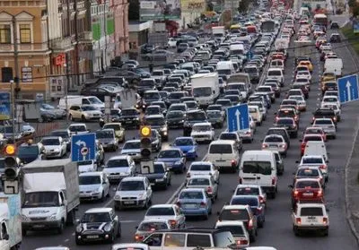 Петиция с призывом разрешить ездить в Киеве быстрее 50 км/ч активно набирает голоса
