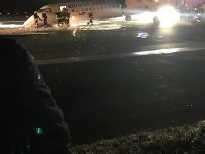 В Польше пассажирский самолет совершил аварийную посадку