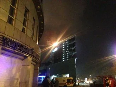 В Киеве загорелся торговый центр