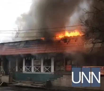 В Одесі сталась масштабна пожежа: загорівся дах ресторану