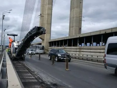 Завтра в районе Южного моста частично ограничат движение транспорта