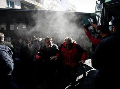 В Греции протестуют против реформ, полиция применила слезоточивый газ