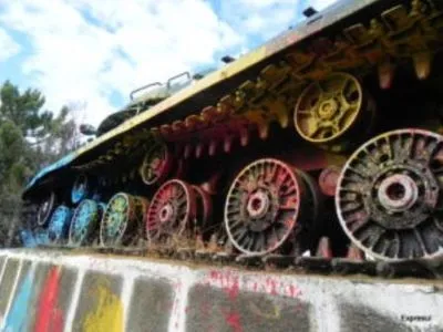 В Молдове неизвестные облили краской танк "Иосиф Сталин"