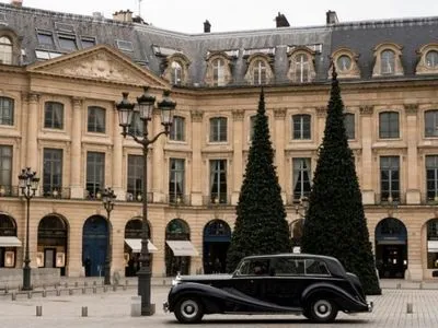 Трьом грабіжникам ювелірного магазину в готелі Ritz у Парижі пред'явлені звинувачення