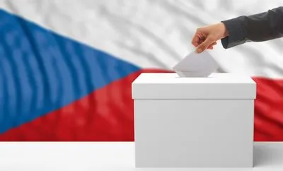 У Чехії почали рахувати голоси з виборів президента: стали відомі лідери