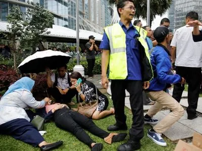 В результате обвала пола на бирже в Джакарте пострадали около 80 человек