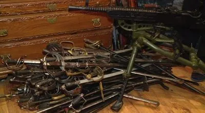 У Запоріжжі екс-керівник МВС області "віджав" зброї у колекціонера на 30 млн грн