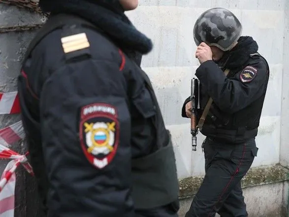 В РФ неизвестные в масках напали на детей в школе
