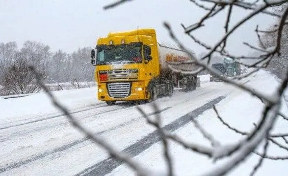 Через негоду на Одещині обмежили рух вантажівок