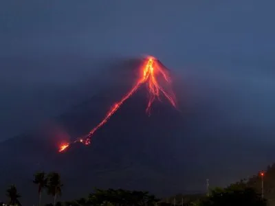Из-за извержения вулкана на Филиппинах эвакуировали 15 тыс. человек