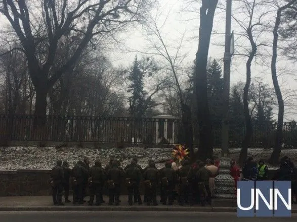В правительственный квартал в Киеве стянули правоохранителей