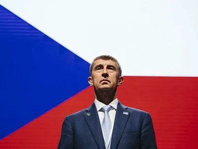 Прем'єр Чехії відправив уряд у відставку