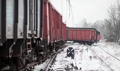 На Дніпропетровщині крадії металобрухту спровокували схід з рейок вантажного вагона