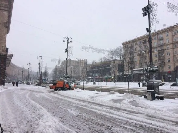 Для очищення доріг в Києві залучено більше 600 одиниць техніки - ДСНС