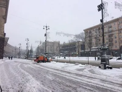 Для очистки дорог в Киеве привлечено более 600 единиц техники - ГСЧС
