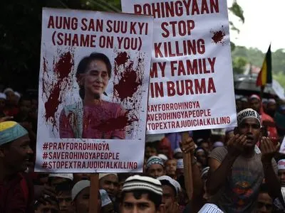 Поліція відкрила вогонь по протестуючим у М'янмі, семеро людей загинули