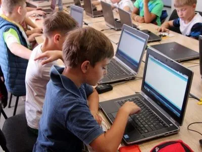 В украинских школах стартовала социальная инициатива "IT-школьник"