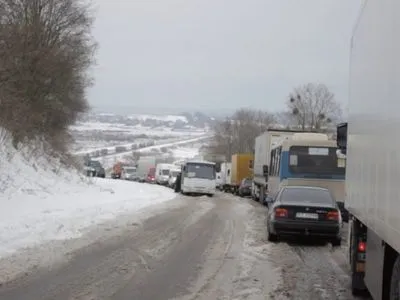 Укравтодор сообщил, на каких дорогах продолжают действовать ограничения на движение транспорта