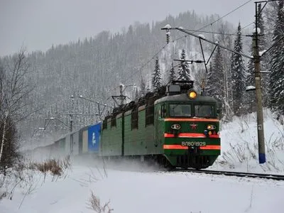 В течение ночи с 18 на 19 января 2018 года был задержан 4 пассажирских поезда - "Укрзализныця"