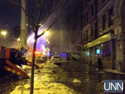 Крупный пожар в центре Киева: людей из соседних домов эвакуировали