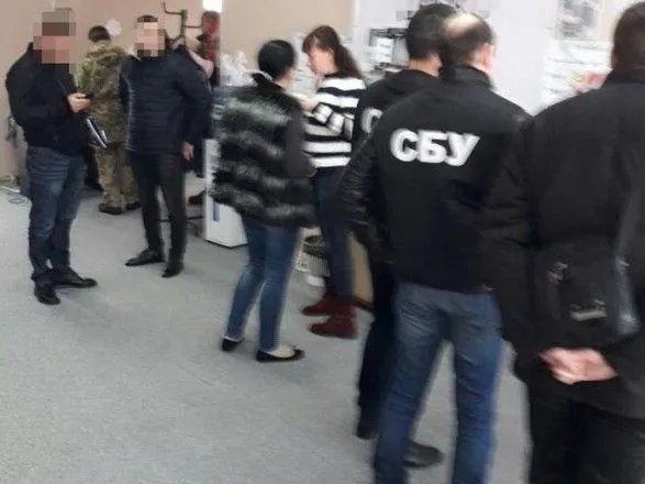 Нелегальный колл-центр российского банка в Черниговской области обслуживал клиентов из РФ и Крыма