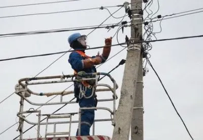 Більше 500 фахівців працюють над відновленням електропостачання в Одеській області